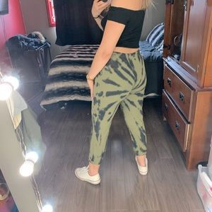 Tie Dye Sweatpants/ Capris 💚🖤